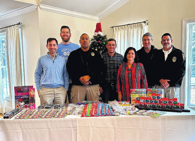 Kiwanis Club donates 200 toys | Sampson Independent