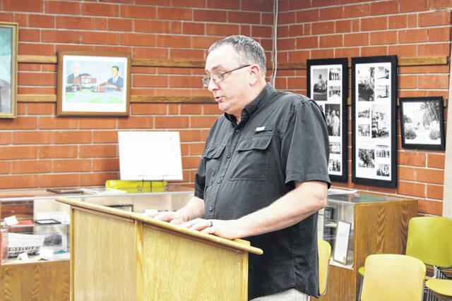 131358833_web1_IMG_6113
Roseboro Fire Chief Lee Coleman, presenting his request to the town board for a pay increase for his part-time fire crews.
Michael B. Hardison | Sampson Independent