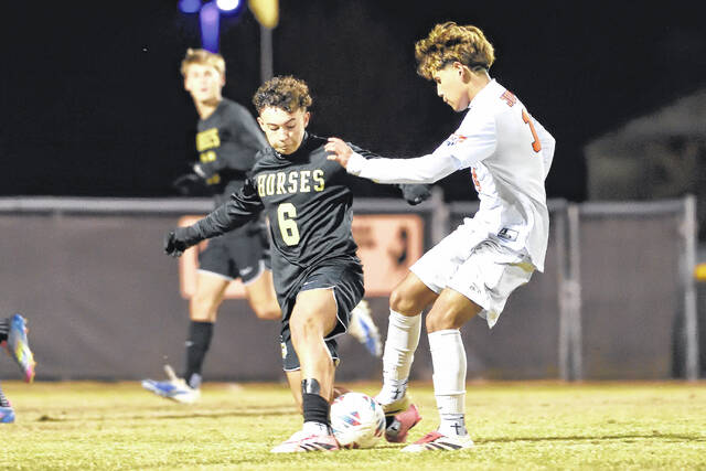Clintons Brody Gunnells thrwarts a North Pitt scoring attempt deep in Dark Horse territory late in the first half.