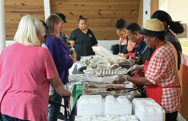 Various Garland churches and ministries gathered together to offer a full Thanksgiving meal on Tuesday at lunchtime, as well as dinnertime.
Trevon McGlone| Sampson Independent