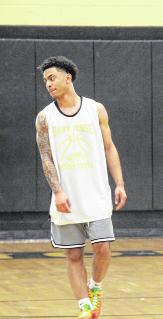 Dark Horse alum Zi McNeil served his squad at the point guard position.