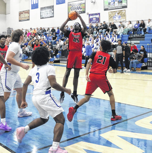 Union big man Freddie Fryar gets in close in the paint for a post shot.
