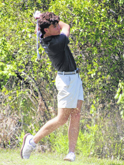 Dark Horse Palmer Williams hits a fairway shot as he approaches the green.