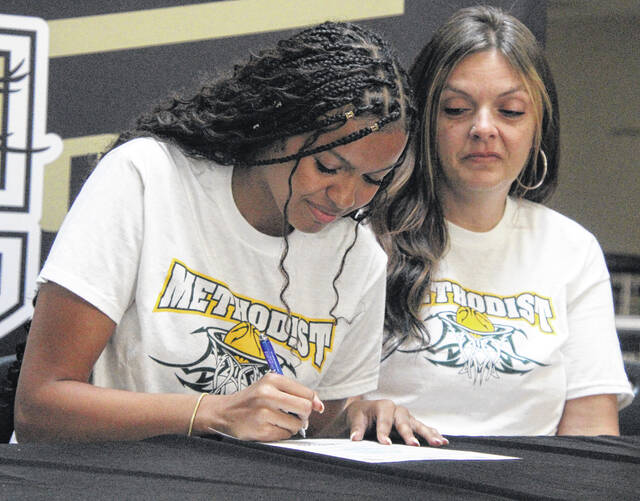 Lady Dark Horse forward Jayla Pickett will join her teammate at Methodist University, after inking her own commitment.