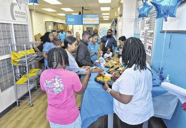 After the ribbon-cutting ceremony at the franchise store for UPS, guests were welcomed inside for refreshments. The store is open 8:30 a.m. to 7 p.m. Monday through Friday, and 9 a.m. to 3 p.m. on Saturdays in Sampson Crossing.
                                 Noah Britt | Sampson Independent