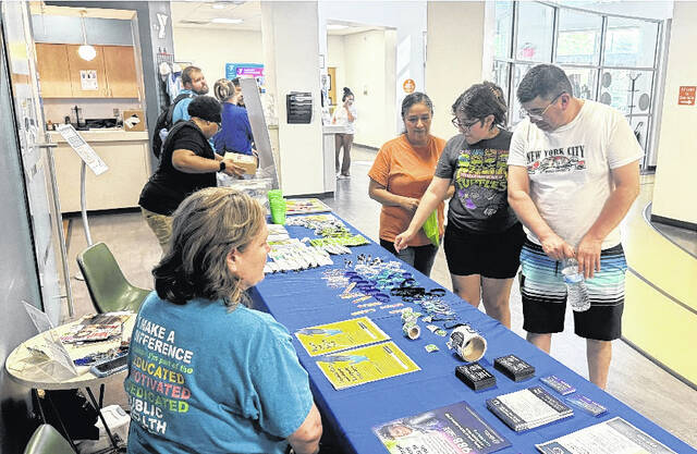 Luke Smith with the Sampson County Health Department, speaks with a family in regard to the Sampson County Substance Abuse Coalitions Suicide Prevention Awareness Walk which was held at the Sampson County YMCA Thursday evening. The YMCA partnered with the Coalition. to bring awareness to the growing number of suicides seen in the area. See a more in-depth story about suicide in Wednesdays Sampson Independent.
Trevon McGlone| Sampson Independent