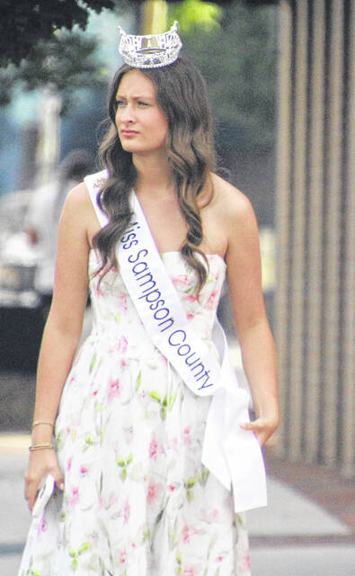 Miss Sampson County Emily Myers makes her way through downtown on the way to the social hour at ArtWorks.
                                 A. Goodman | Sampson Independent