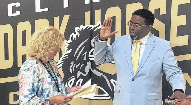 Patrick Cooper takes the oath as a Clinton City Board of Education member Tuesday. Swearing him in is Sampson County Assistant Clerk of Court Tammy Cashwell.
Trevon McGlone | Sampson Independent