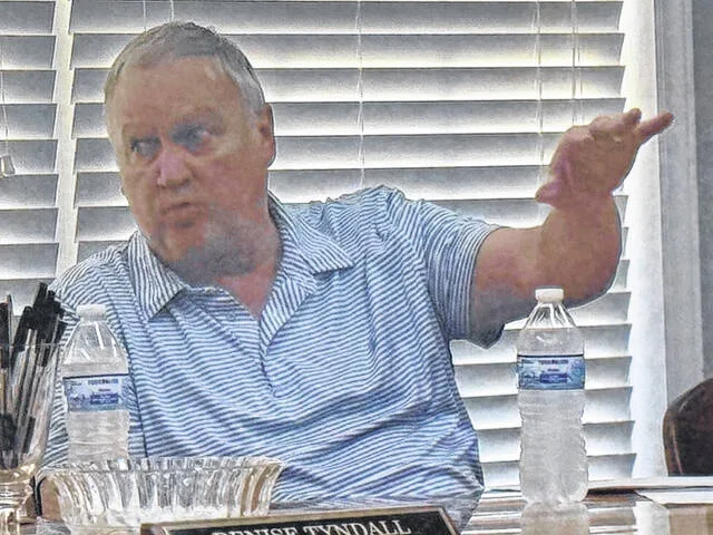 Autryville Commissioner Tommy Honeycutt said he will help personally push for the Sheriffs Department to provide a satellite in Autryville. Were not strong enough to have a police department here, but were strong enough for our voices to be heard, the commissioner said.
                                 Dylan Atwood | Sampson Independent
