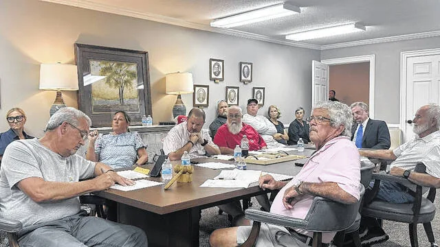 Newton Grove officials gather Monday evening to discuss the agenda.
                                 Trevon McGlone| Sampson Independent