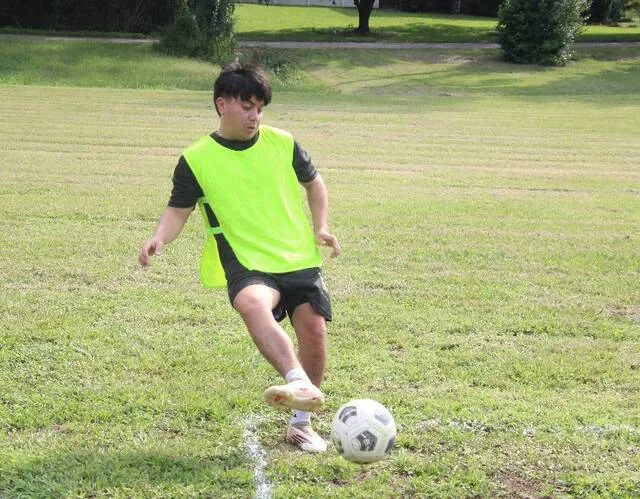 Mi Arcas Kewin Santos takes a corner for his team, as he sends the ball into play.
Trevon McGlone | Sampson Independent