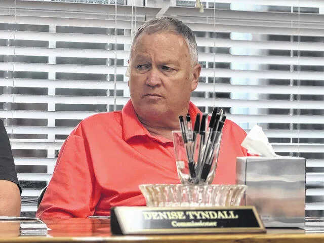 Town Commissioner Tommy Honeycutt insists during Tuesdays regular Autryville town board meeting that the boards attorney should review a DOT contract regarding lawn maintenance along Highway 24 .
                                 Dylan Atwood | Sampson Independent