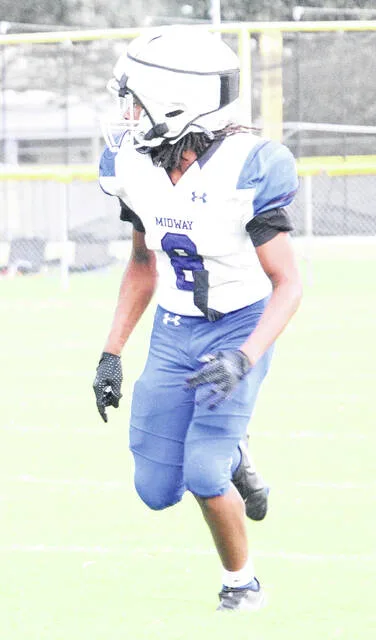 Midway receiver TyKevon Cash keeps his eyes on his quarterback as he awaits an incoming ball during a JV game Thursday.
                                 Anthony Goodman | Sampson Independent
