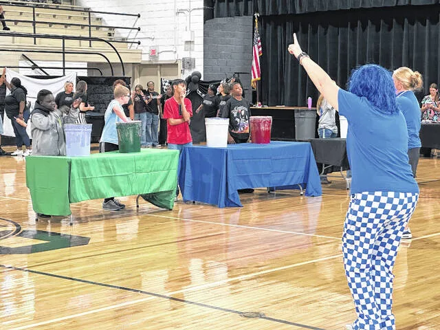 Roseboro-Salemburg Middle Principal Becky Hines embraces her house color by donning a blue wig. She counted down each group as they pulled their wristband and discovered which house they belonged during a RSMS Sorting Ceremony for the new house system the school implemented this school year.
Photos by Claire Fox | Sampson Independent