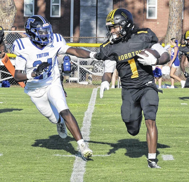 Senior Wildcat Isaiah Williams takes the ball past the Triton defender.
                                 David Johnson | For the Sampson Independent