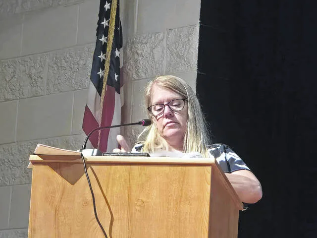 City school board attorney Rebecca Williams reads the results of the written ballots Wednesday night, naming one vote for Tokesia Coleman Underwood, and four votes for Frank Bradshaw.
Photos by Sherry Matthews