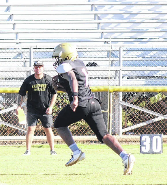 Roseboro-Salemburg Middle Schools Kaiden Williams cuts up the field in the Leopards game against Hobbton Wednesday afternoon. Williams scored a touchdown and successfully converted multiple two-point conversions in route to a Leopards 16-6 win.
Trevon McGlone | Sampson Independent