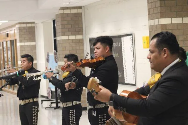 A mariachi band was also present to provide musical entertainment throughout the evening.